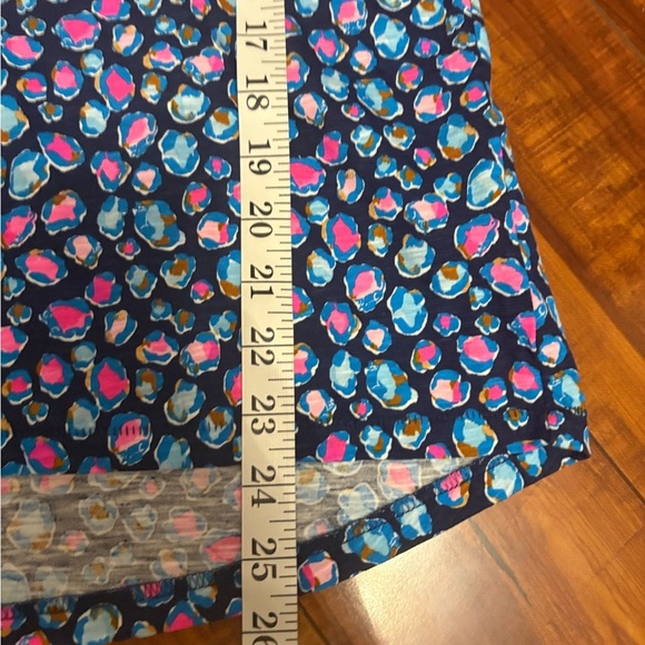 Lilly Pulitzer Etta V-Neck Seabreeze Blue Low Tide Navy Spotted Shirt Size Xxs - Picture 13 of 14
